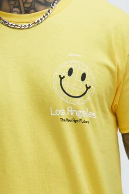 Remera la smile amarilla de Fashion Nova en Remeras y Polos para argentina