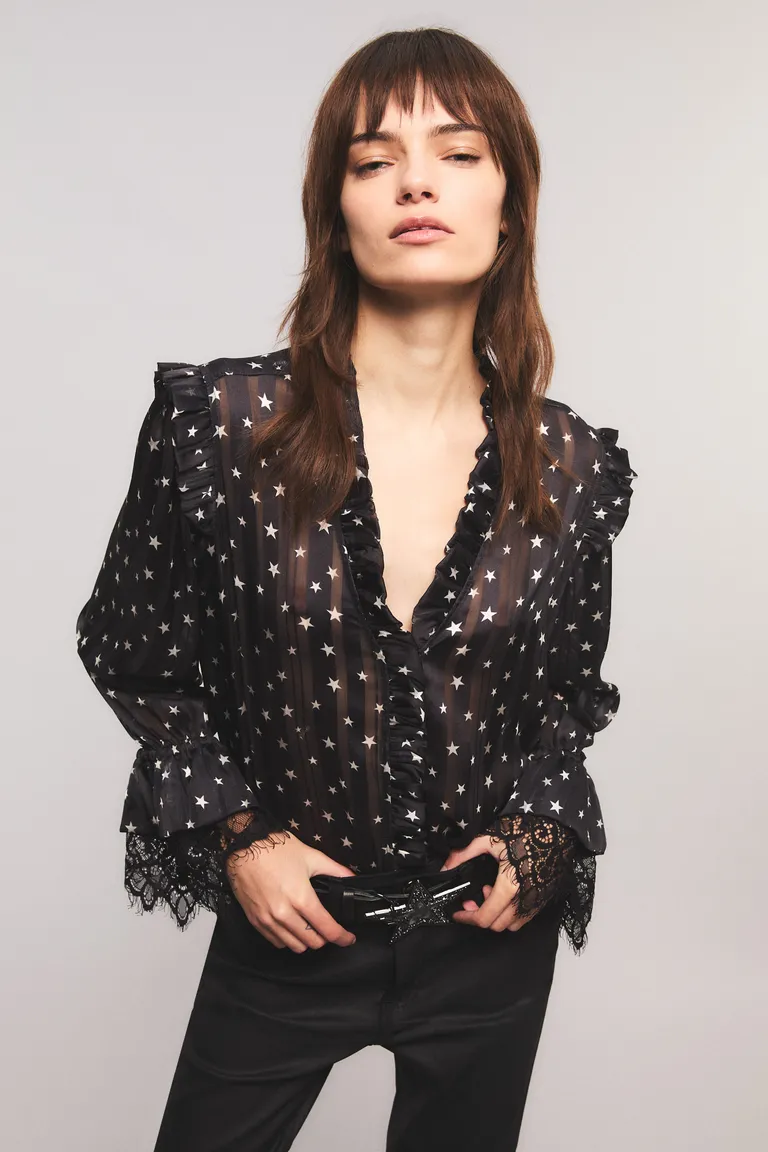 Camisa negra con detalles texturados y diseño exclusivo de Kosiuko en Camisas para argentina