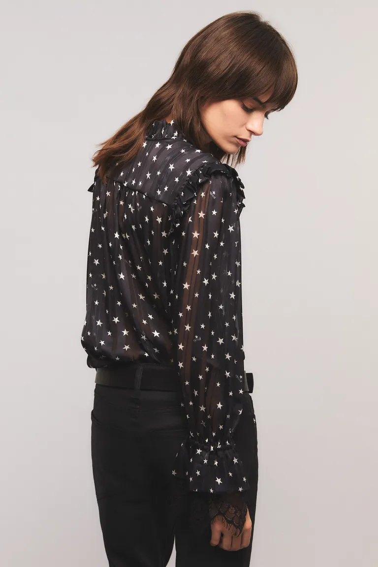 Camisa negra con detalles texturados y diseño exclusivo de Kosiuko en Camisas para argentina