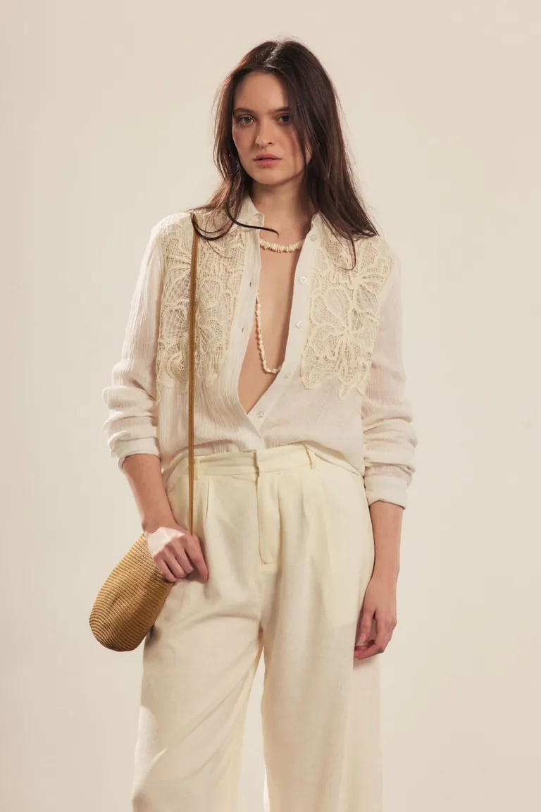 Camisa de lino viscosa con bordado guipur en el frente y cuello a la base de Portsaid en Camisas para argentina