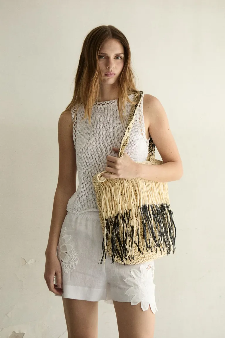 Cartera de mano femenina de estilo moderno y sofisticado de Allo Martinez en Bolsos y Carteras para argentina