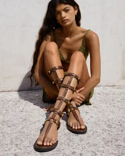 Sandalia plana caña alta de Bershka en Sandalias para argentina