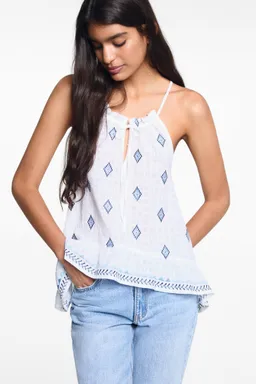 Blusa con bordado étnico de Mango Teen en Blusas para argentina