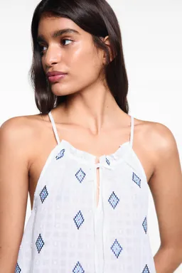 Blusa con bordado étnico de Mango Teen en Blusas para argentina