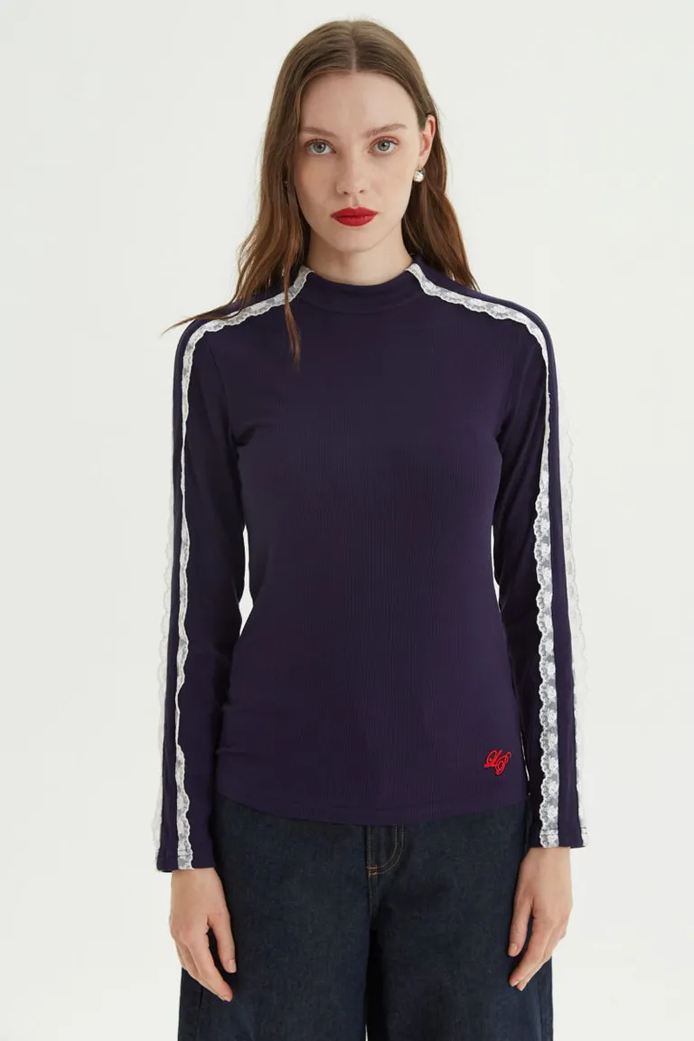 Remera ajustada de mangas largas con detalle de puntilla en hombros y cuello media polera de Las Pepas en Remeras para argentina