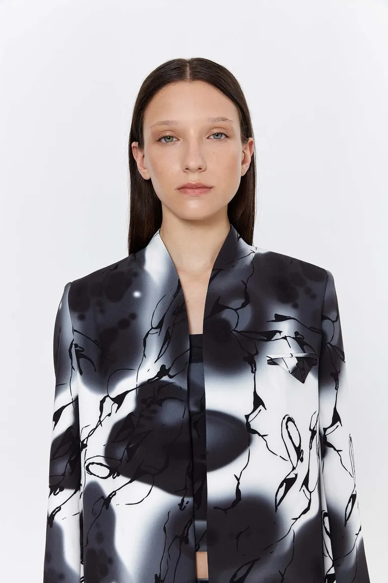 Blazer estampado de diseño modular y elegante para mujeres de Naíma en Blazers para argentina