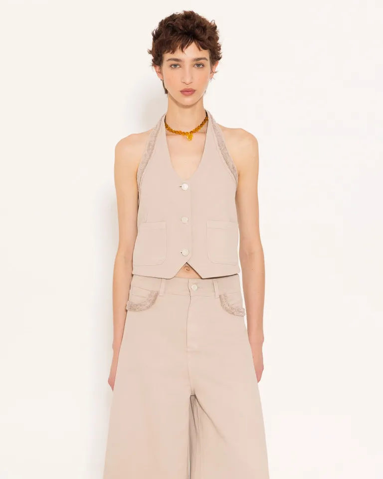 Chaleco sin espalda de diseño único en color marrón cálido de Jazmin Chebar en Chalecos para argentina