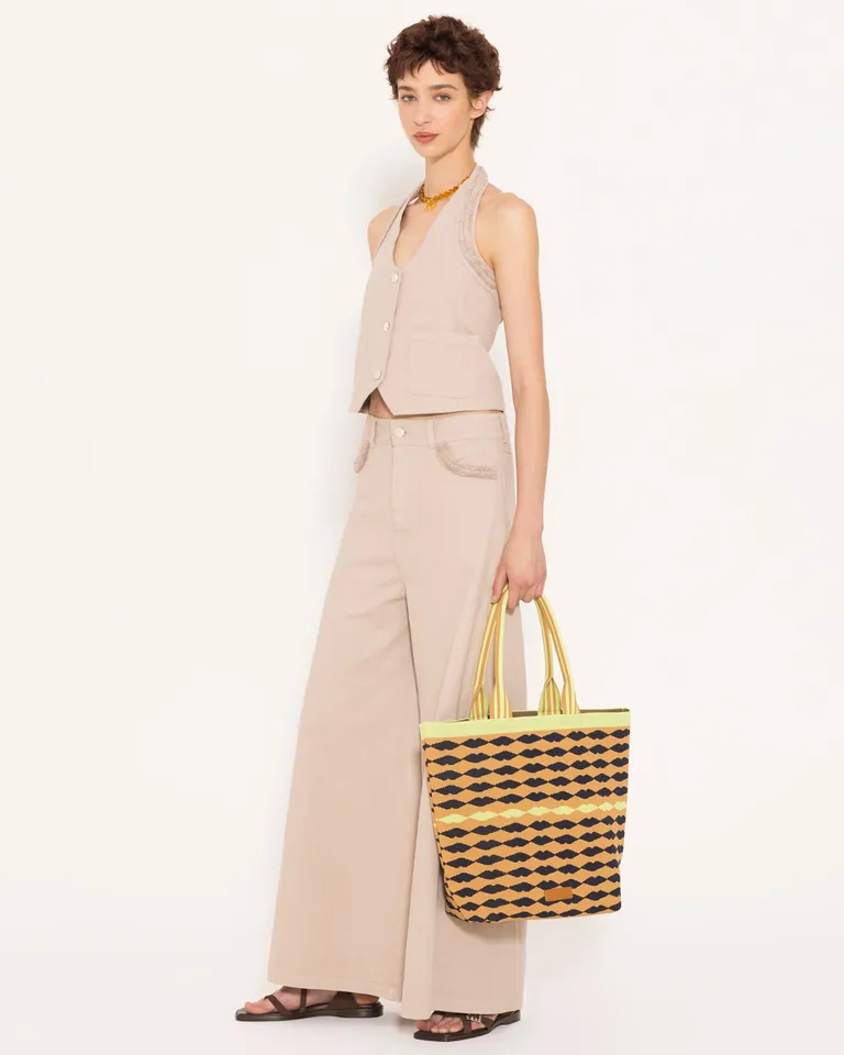 Chaleco sin espalda de diseño único en color marrón cálido de Jazmin Chebar en Chalecos para argentina