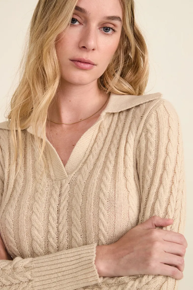 Sweater de tejido con diseño de trenzas y cuello camisero de Cuesta Blanca en Buzos y Sweaters para argentina