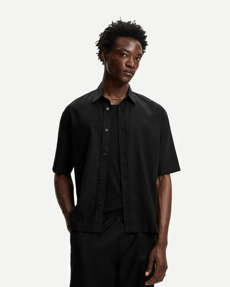 Camisa manga corta con lino de Bershka en Camisas para argentina