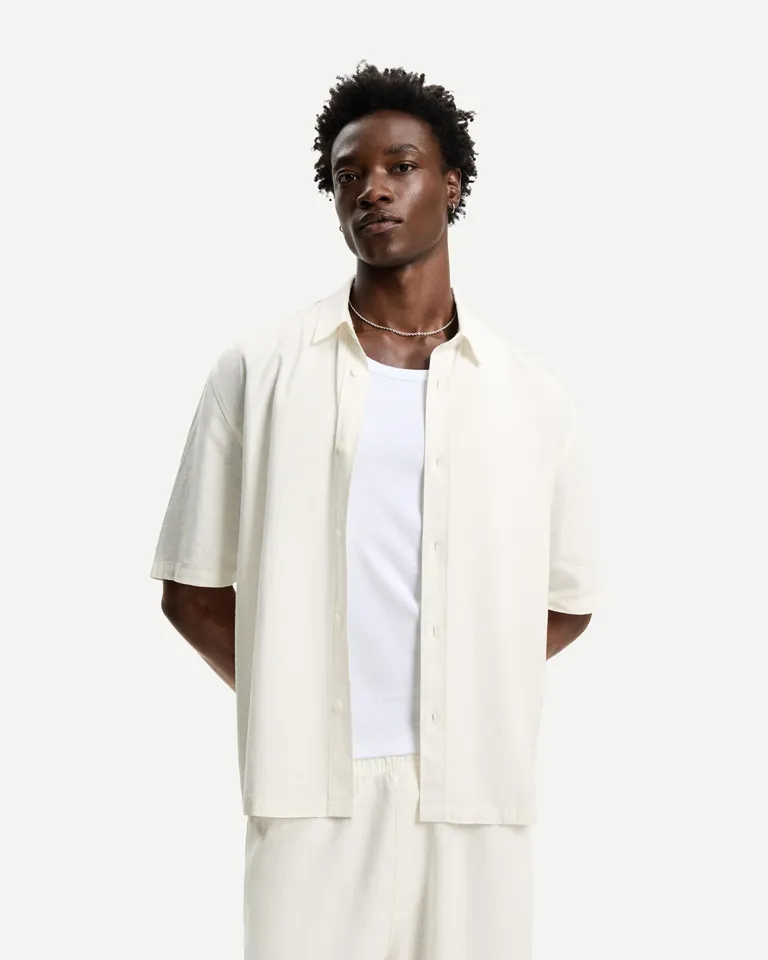 Camisa manga corta con lino de Bershka en Camisas para argentina