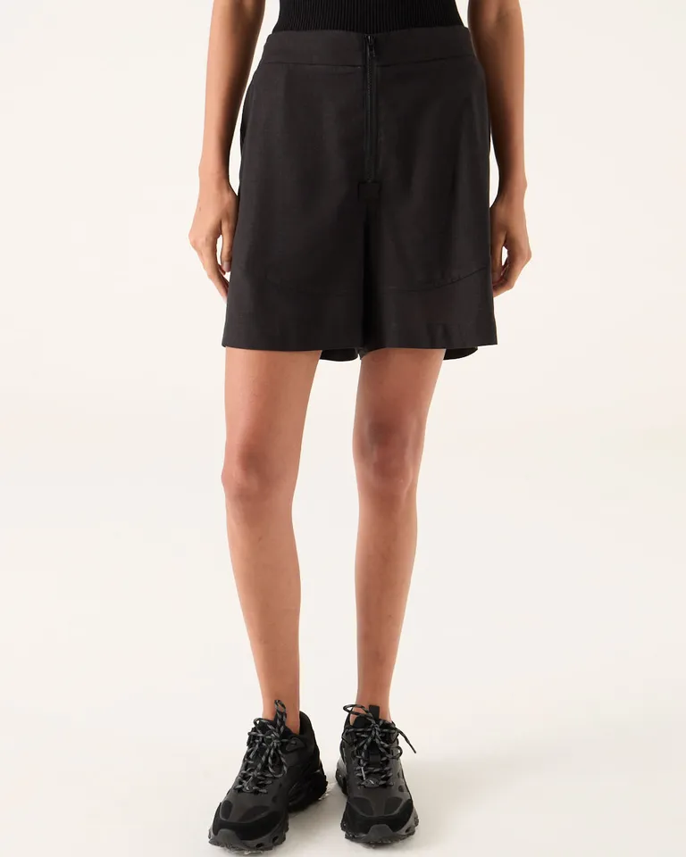 Bermuda de tiro medio con cierre y bolsillos laterales de corte holgado de Furzai en Shorts para argentina