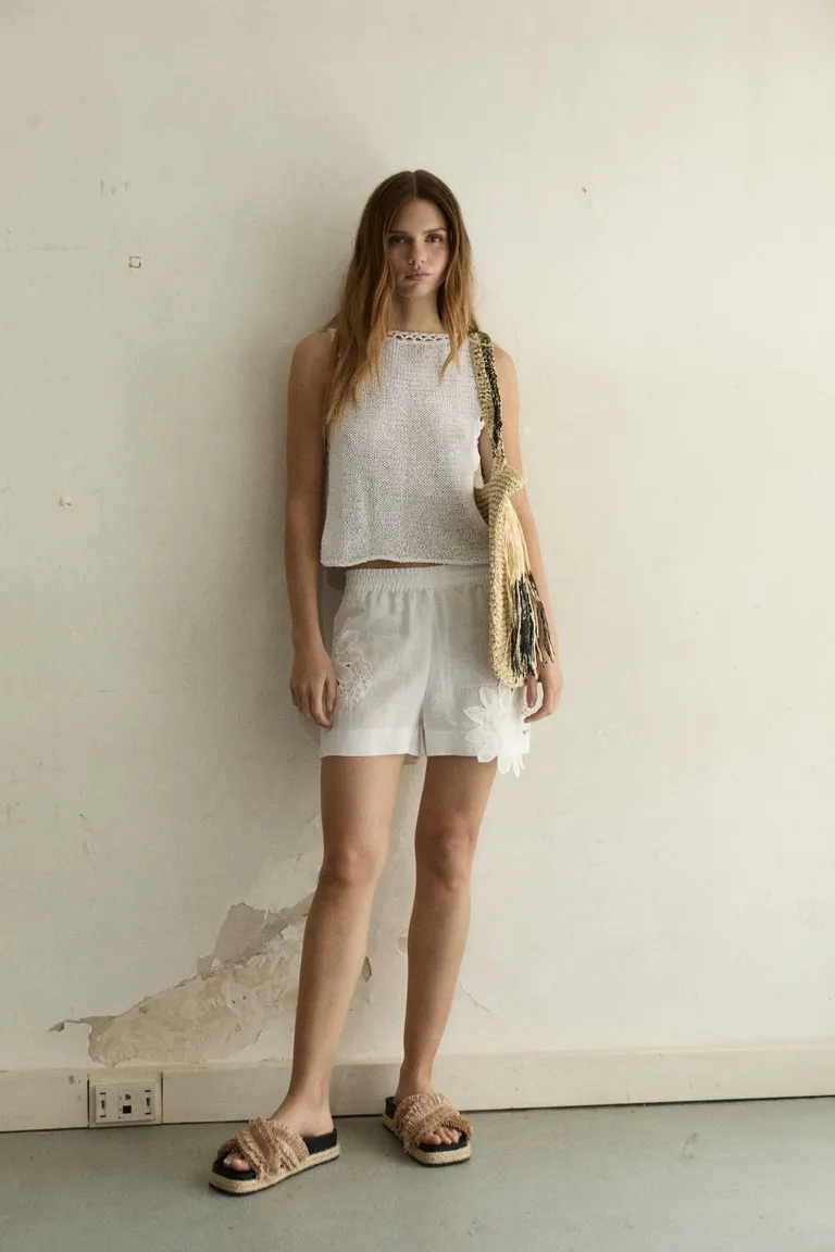 Shorts blancos Oxford para mujer, diseño versátil y moderno de Allo Martinez en Shorts para argentina