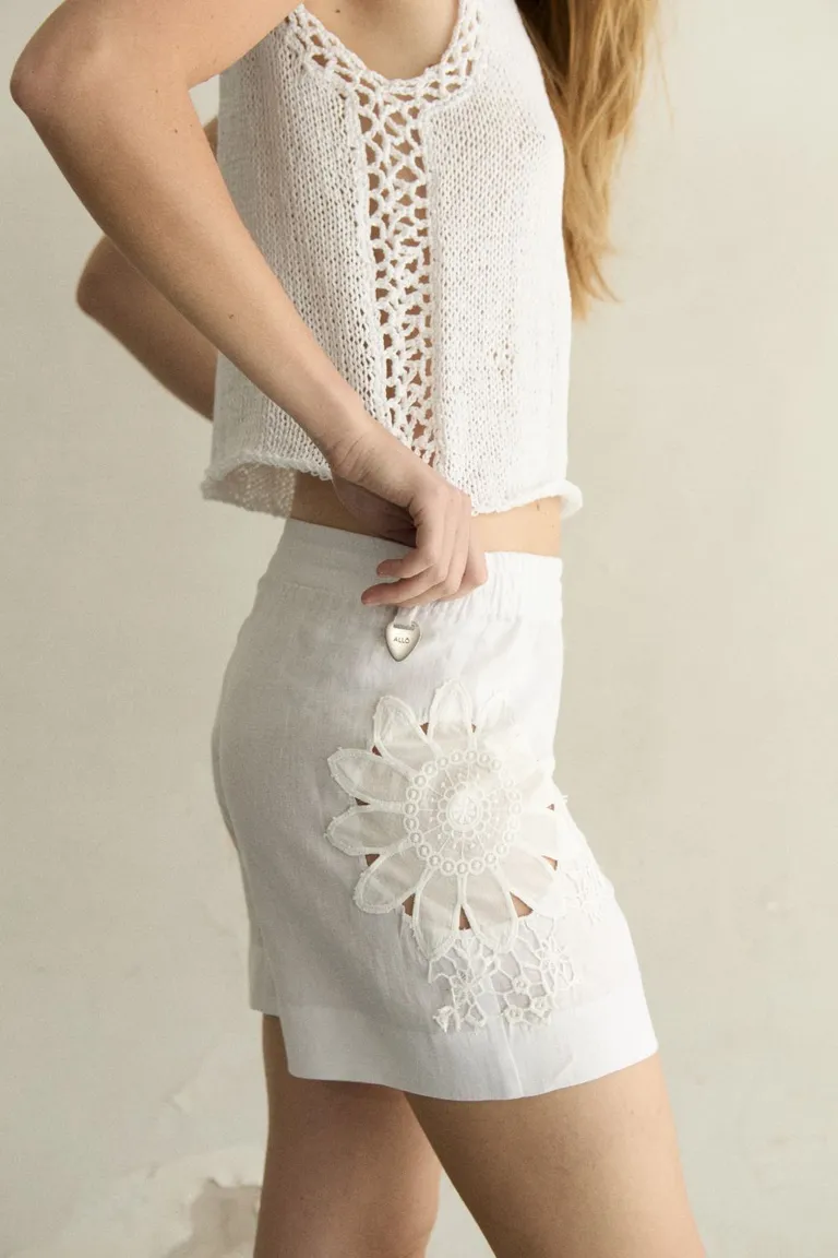 Shorts blancos Oxford para mujer, diseño versátil y moderno de Allo Martinez en Shorts para argentina