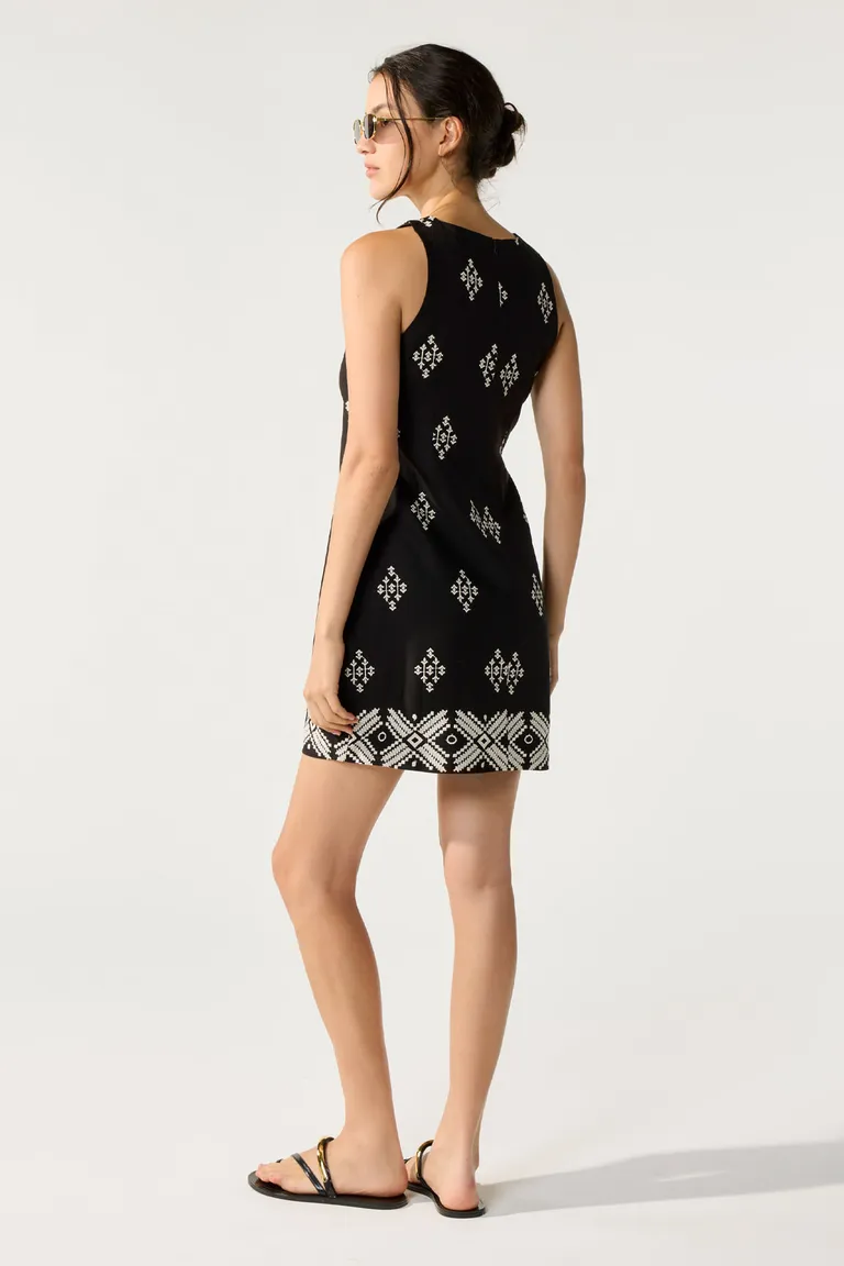 Vestido de lino bordado con diseño exclusivo y acceso en la espalda de Cuesta Blanca en Vestidos para argentina