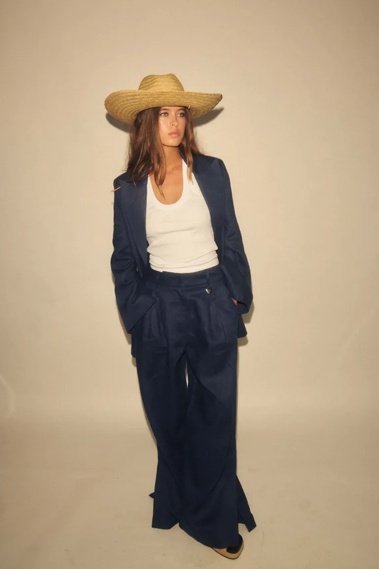 Pantalón de lino azul marino de corte recto y elegante para mujer de Allo Martinez en Pantalones para argentina