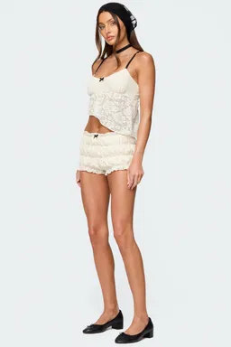 Shorts fruncidos encaje texturizado este de Edikted en Shorts para argentina