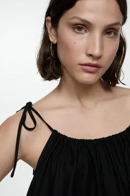 Vestido fluido corto oversize de Mango en Vestidos para argentina