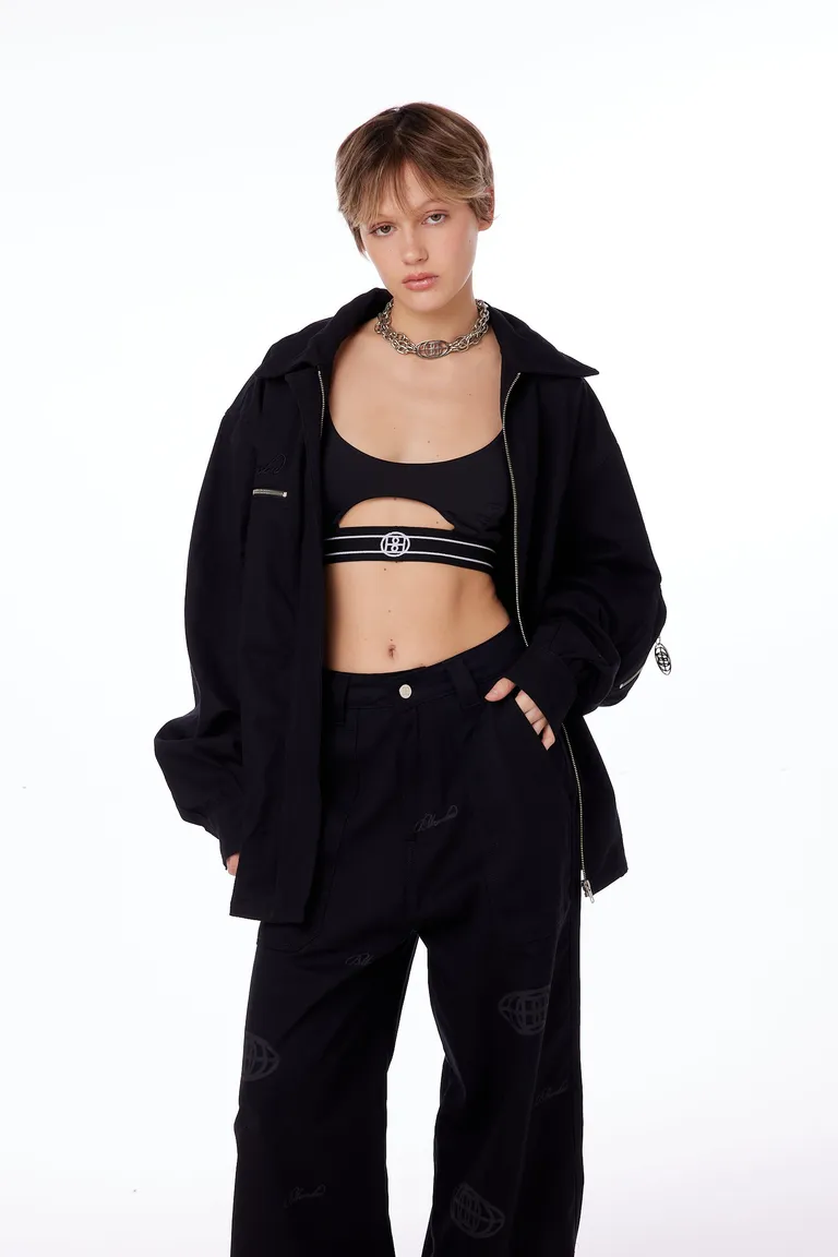 Camisaco de gabardina negro con bordado y bolsillos - Prenda elegante y funcional de Black Mamba en Chaquetas para argentina