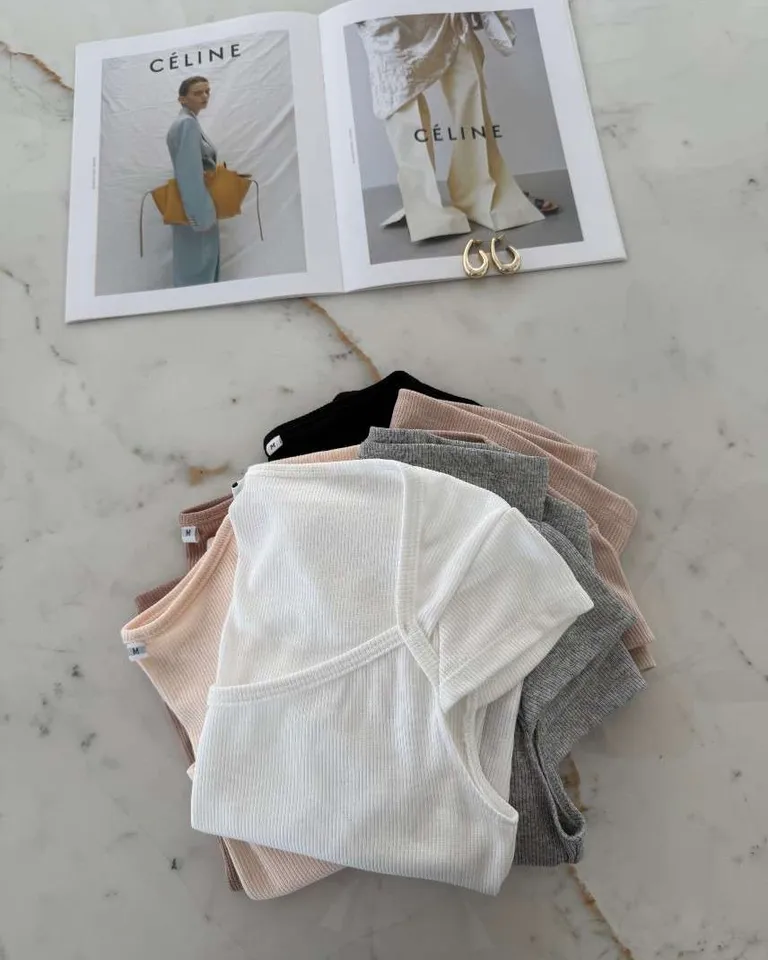 Remera de escote americano en tela suave y cómoda para mujer de Hesed en Remeras para argentina