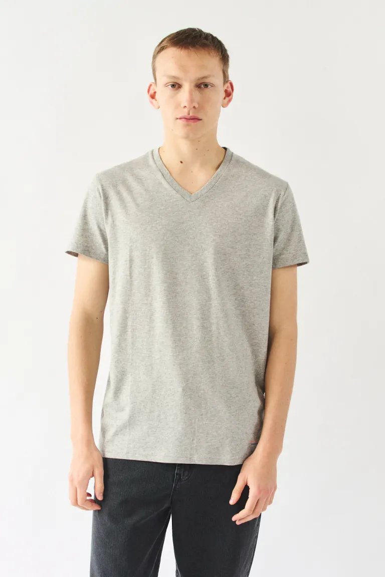 Remera de algodón pima con cuello en V para hombre de Bensimon en Remeras y Polos para argentina