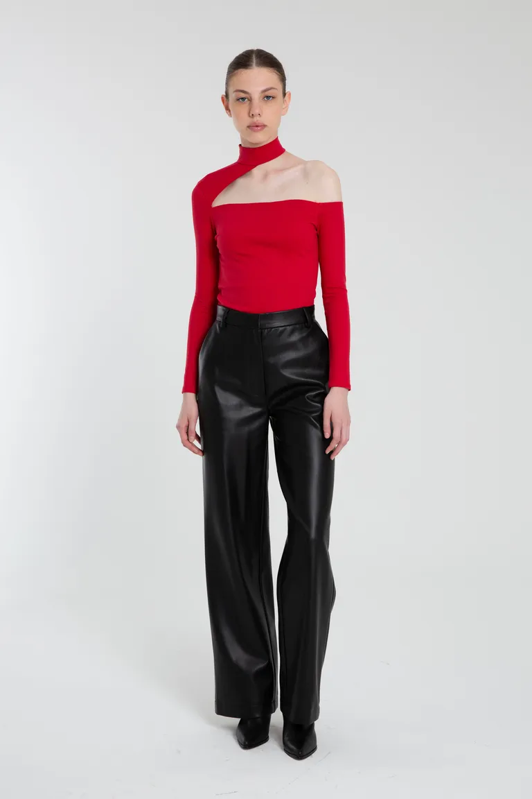 Pantalón negro de piel sintética de corte recto y bolsillos laterales de Naíma en Pantalones para argentina