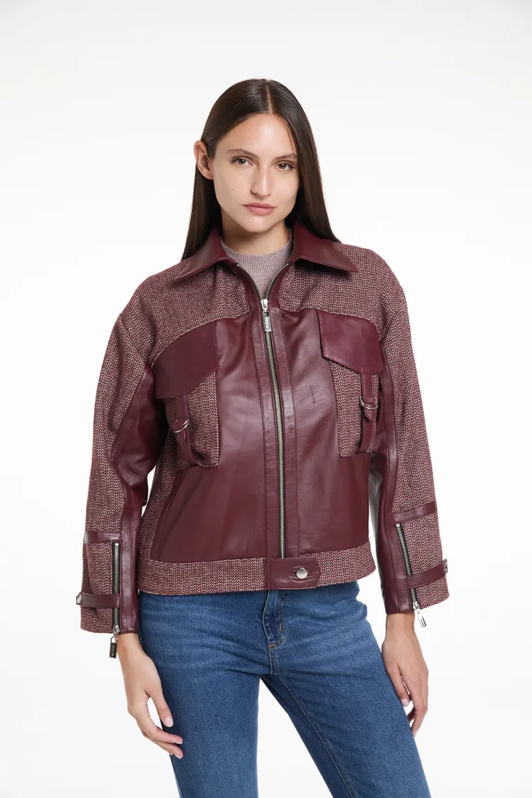 Campera con detalles en contraste de texturas con cierres metálicos y bolsillos frontales de Justaosadia en Chaquetas para argentina