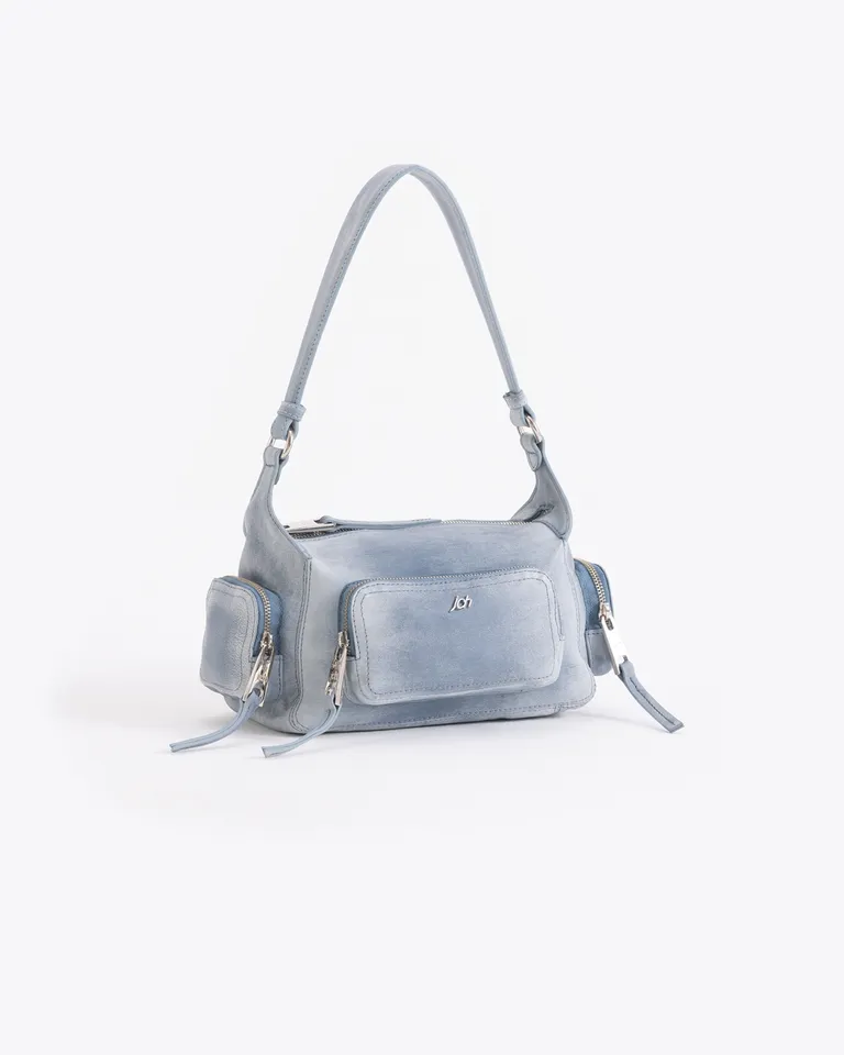 Bolso Bandolera de cuero vacuno con cierre y bolsillos para un estilo discreto y funcional de Jazmin Chebar en Bolsos y Carteras para argentina