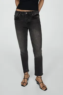 Jeans girlfriend tiro bajo rotos de Mango en Pantalones para argentina