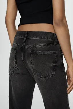 Jeans girlfriend tiro bajo rotos de Mango en Pantalones para argentina