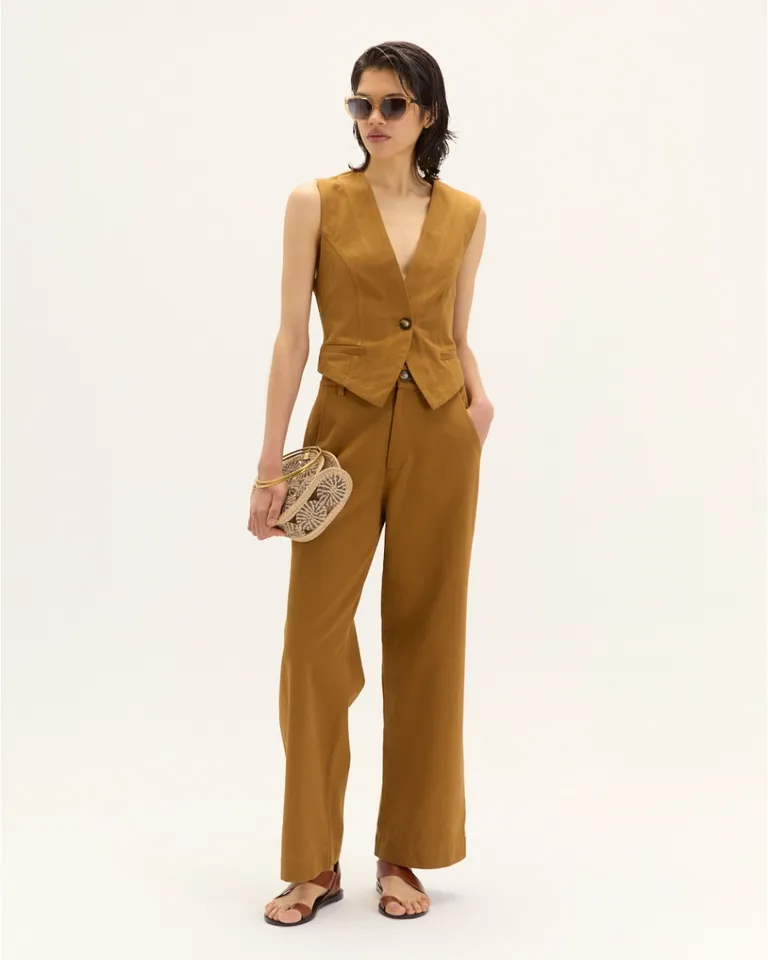 Chaleco benito: Prenda versátil y de diseño para un look elegante y casual de Blue Sheep en Chalecos para argentina