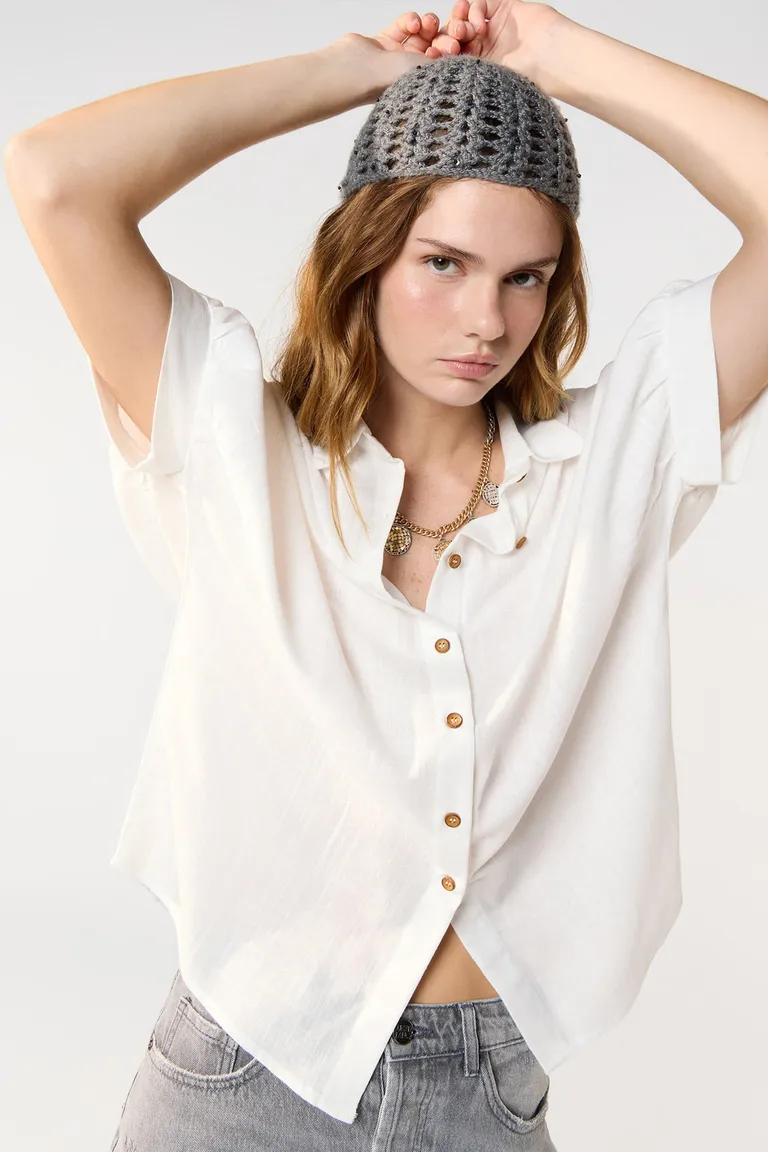 Camisa oversize de lino con botones de madera en tono natural de Cuesta Blanca en Camisas para argentina