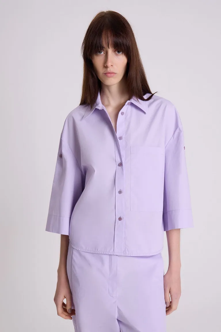 Camisa manga corta con bolsillo frontal y botones decorativos ajustables en mangas de Maria Cher en Camisas para argentina