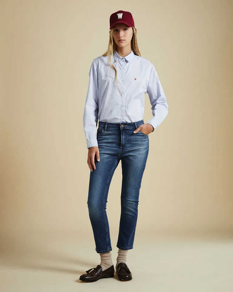 Camisa oversize con cuello clásico botones a la vista y detalle de bordado en pecho de Wanama en Camisas para argentina