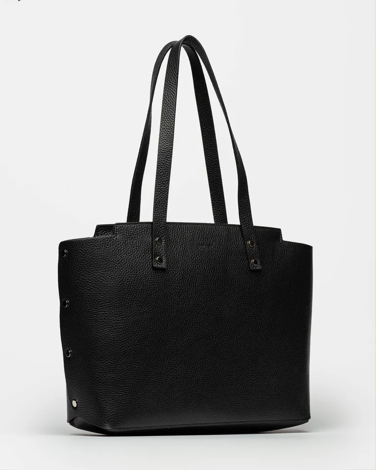 Elegante bolso shopper de cuero graneado en color negro, ideal para uso diario y ocasiones formales de Prüne en Bolsos y Carteras para argentina