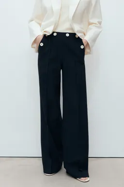 Pantalón recto botones contraste de Mango en Pantalones para argentina