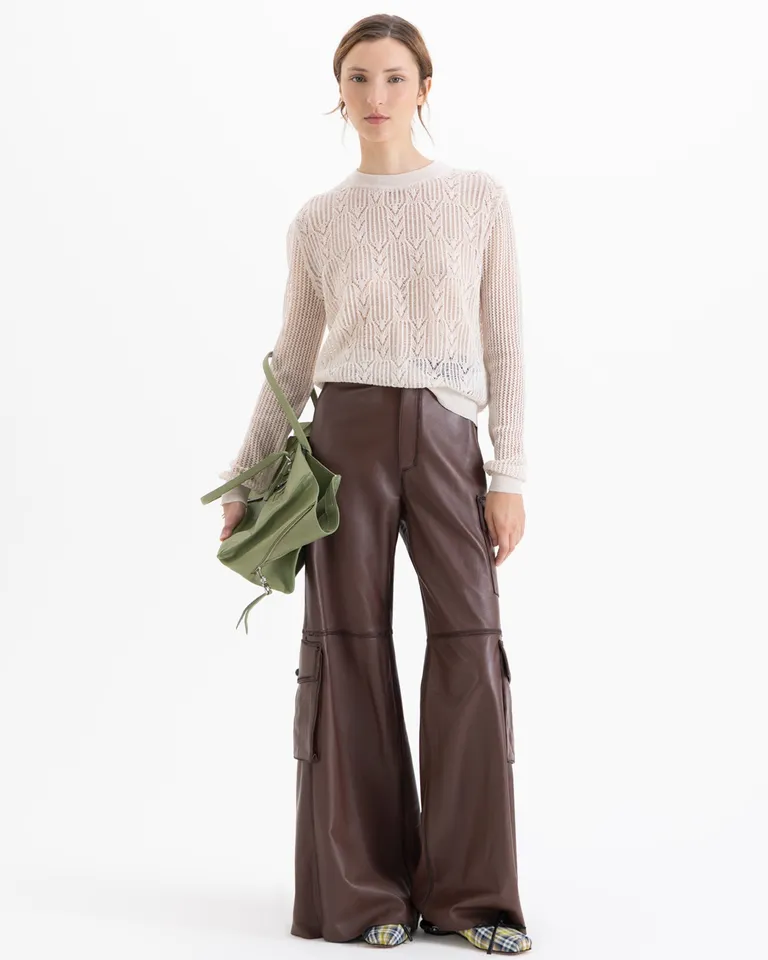 Sweater tejido de manga larga con cuello redondo y diseño calado texturizado de Jazmin Chebar en Buzos y Sweaters para argentina