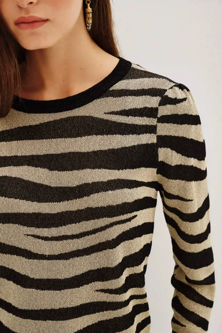 Sweater manga larga de jacquard con cuello redondo y hombros fruncidos de Rapsodia en Buzos y Sweaters para argentina