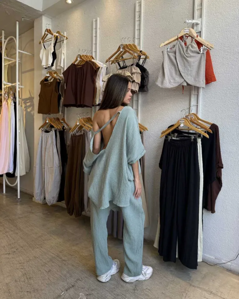 Remeron verde pastel de corte amplio y manga corta de Belle en Remeras para argentina