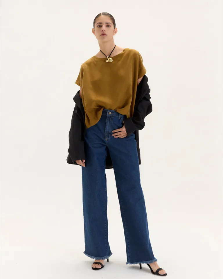 Top de corte evasé con mangas cortas y abotonadura en la espalda de Blue Sheep en Tops para argentina