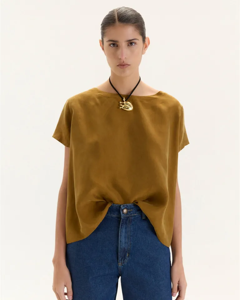 Top de corte evasé con mangas cortas y abotonadura en la espalda de Blue Sheep en Tops para argentina