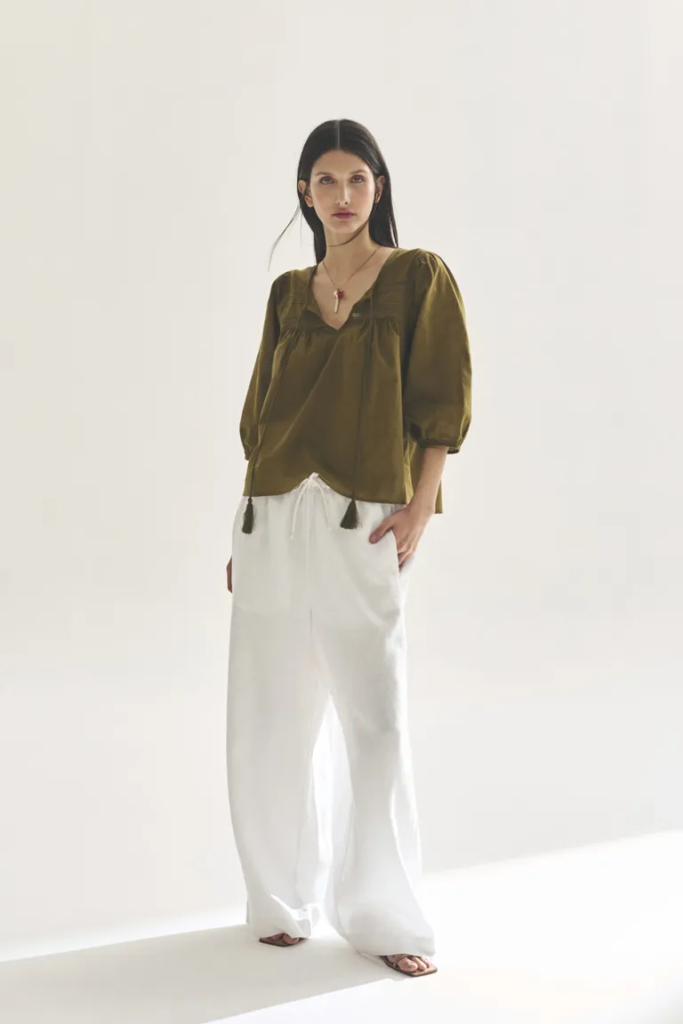 Blusa de manga abullonada en color verde oliva para mujer de Akiabara en Blusas para argentina