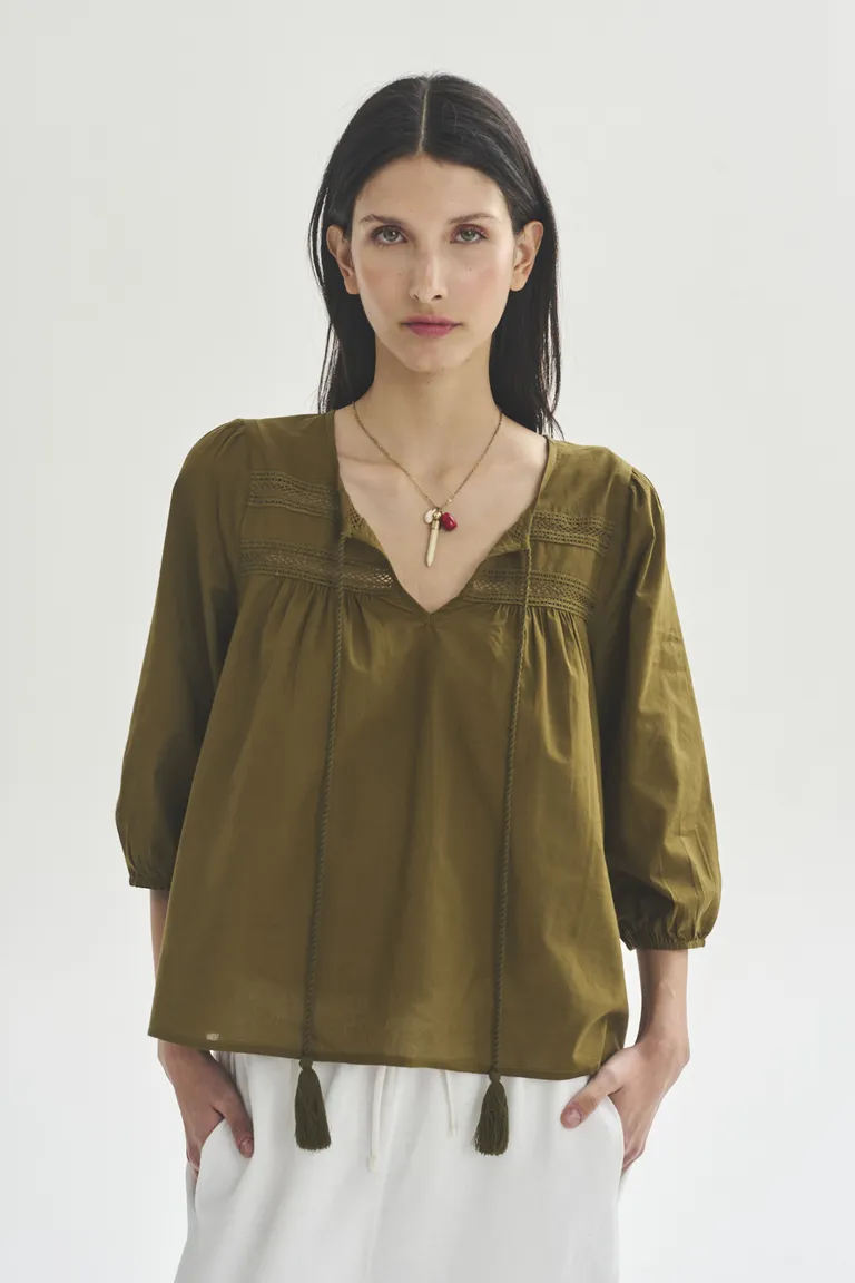 Blusa de manga abullonada en color verde oliva para mujer de Akiabara en Blusas para argentina