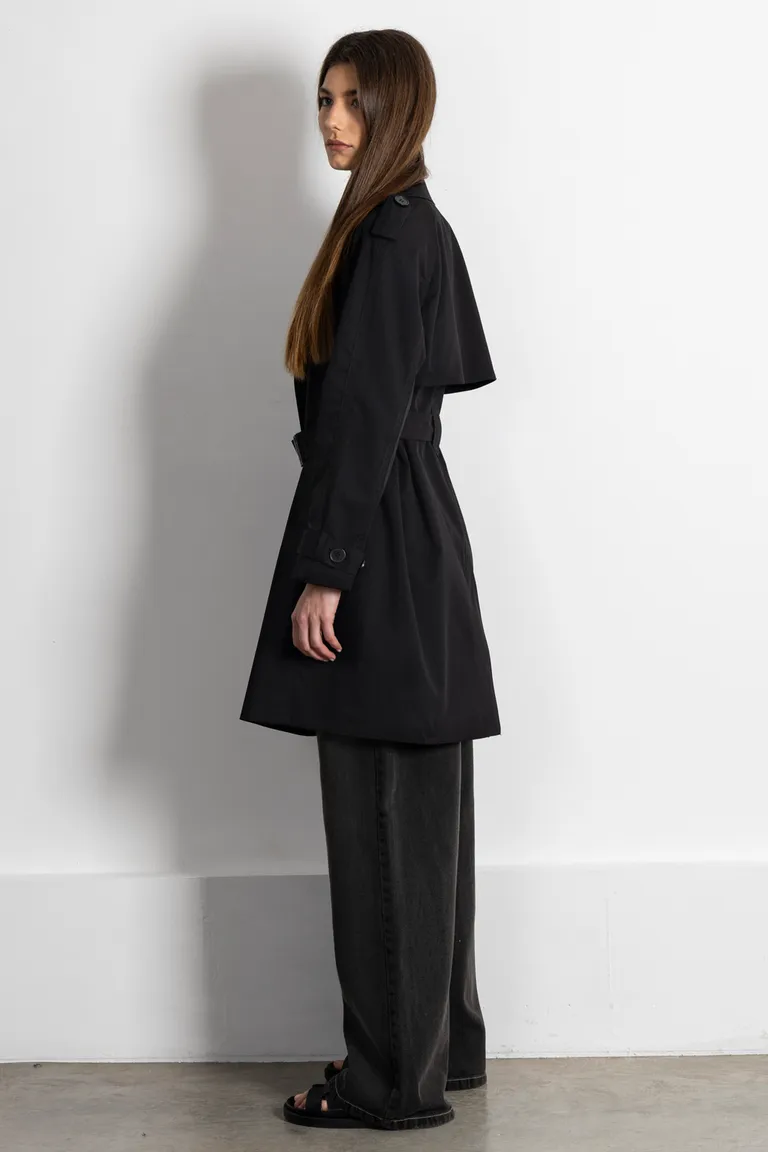 Tapado negro clásico de estilo minimalista para mujer de Kill en Tapados para argentina