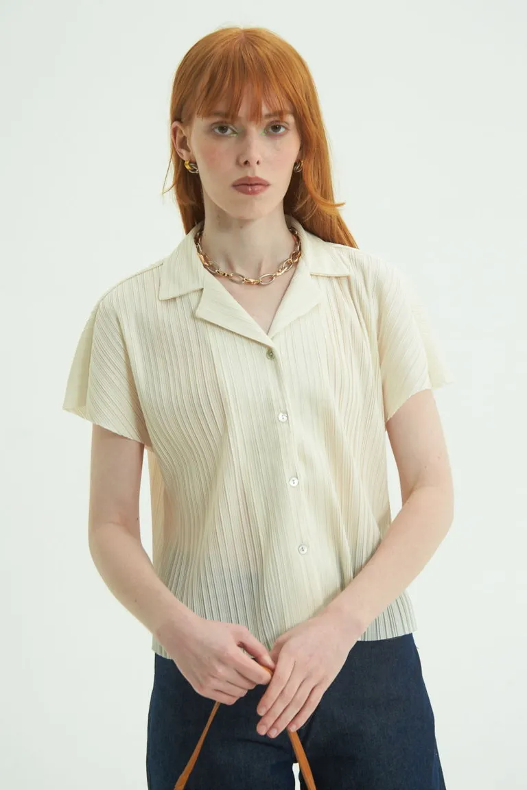 Camisa de manga corta con escote en V y detalles de perlas de Las Pepas en Camisas para argentina