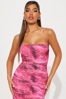 Vestido midi sueño abstracto de Fashion Nova en Vestidos para argentina