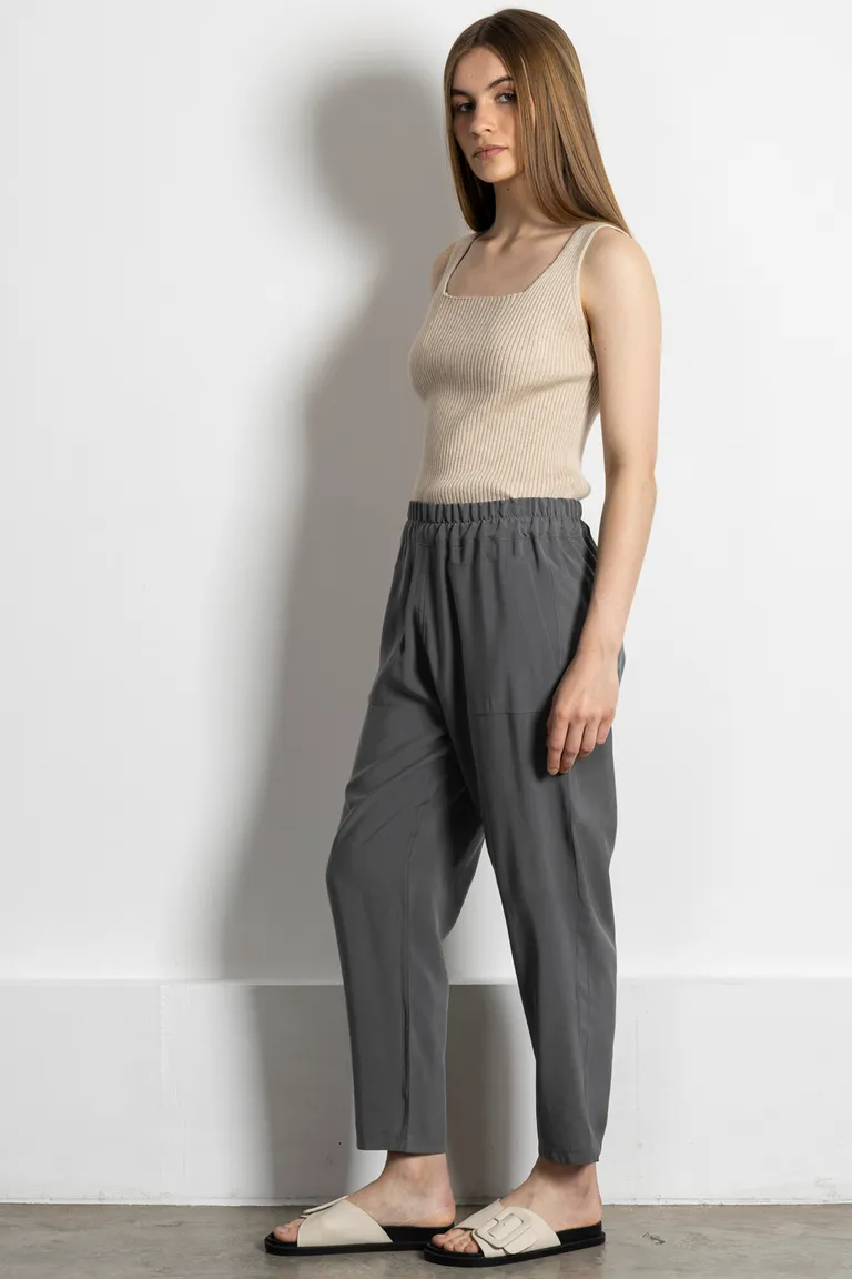 Pantalón recto y cómodo de cupro en color gris para mujer de Kill en Pantalones para argentina