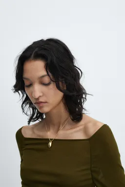 Vestido fruncido escote cuadrado de Mango en Vestidos para argentina