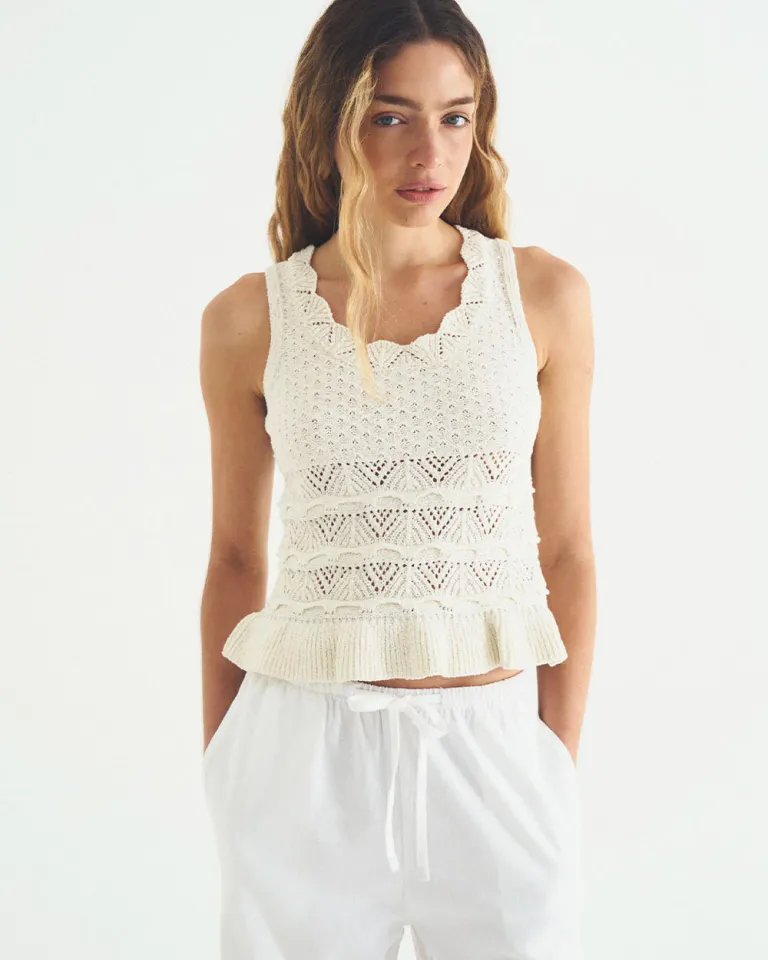 Top Blanco con Acabado Volado y Calado Texturado de Sky en Tops para argentina