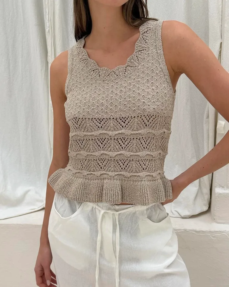 Top Blanco con Acabado Volado y Calado Texturado de Sky en Tops para argentina